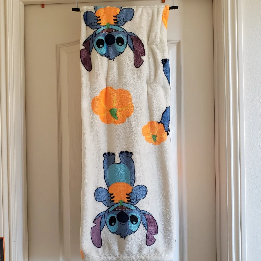 Disney Stitch Pumpkin Halloween Plush Throw Blanket 50x70 NWT